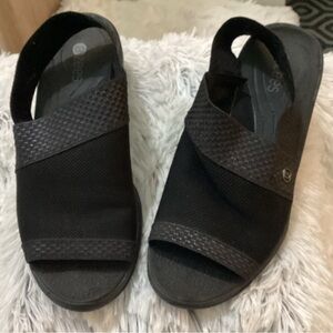 BZees Molly black sling back open toe sandals Woman’s size 6.5 M